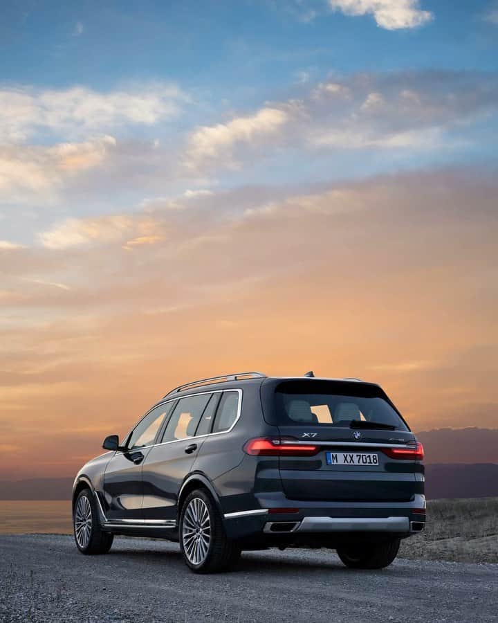 BMWのインスタグラム：「For early birds and night owls.  THE X7. #THEX7 #BMW  __ BMW X7 xDrive40i: Fuel consumption in l/100 km (combined): 9.0 - 8.7. CO2 emissions in g/km (combined): 205 - 198. The values of fuel consumptions, CO2 emissions and energy consumptions shown were determined according to the European Regulation (EC) 715/2007 in the version applicable at the time of type approval. The figures refer to a vehicle with basic configuration in Germany and the range shown considers optional equipment and the different size of wheels and tires available on the selected model. The values of the vehicles are already based on the new WLTP regulation and are translated back into NEDC-equivalent values in order to ensure the comparison between the vehicles. [With respect to these vehicles, for vehicle related taxes or other duties based (at least inter alia) on CO2-emissions the CO2 values may differ to the values stated here.] The CO2 efficiency specifications are determined according to Directive 1999/94/EC and the European Regulation in its current version applicable. The values shown are based on the fuel consumption, CO2 values and energy consumptions according to the NEDC cycle for the classification. For further information about the official fuel consumption and the specific CO2 emission of new passenger cars can be taken out of the „handbook of fuel consumption, the CO2 emission and power consumption of new passenger cars“, which is available at all selling points and at https://www.dat.de/angebote/verlagsprodukte/leitfaden-kraftstoffverbrauch.html.」