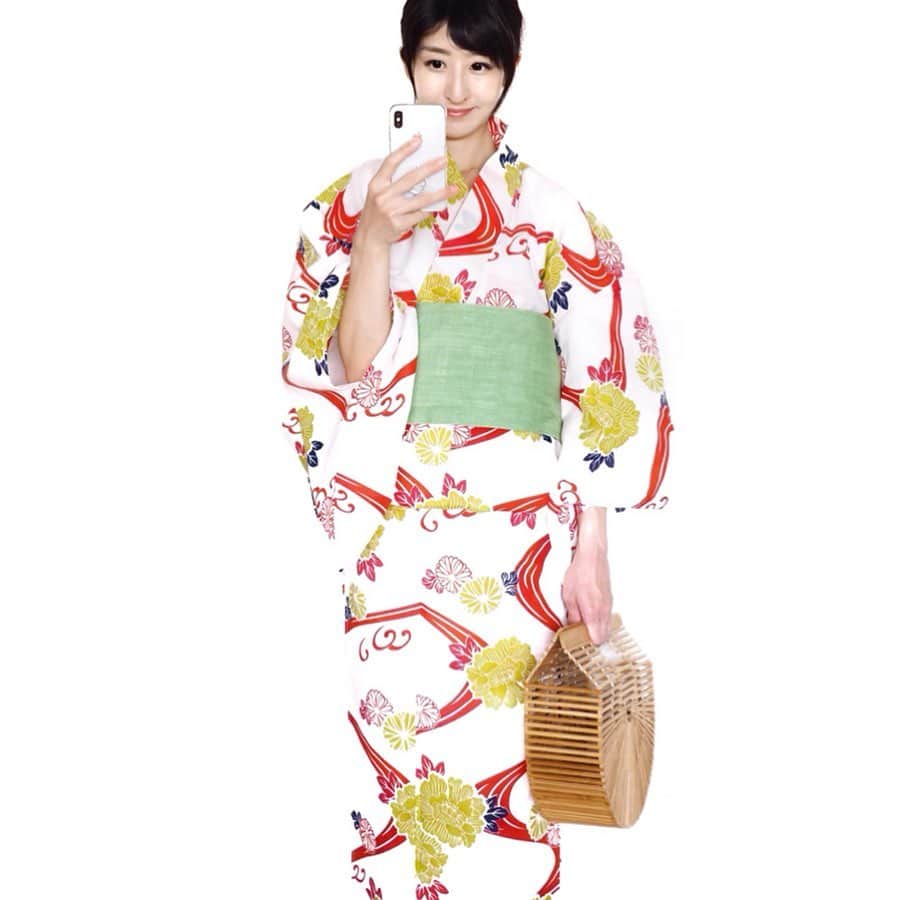 土屋香織さんのインスタグラム写真 - (土屋香織Instagram)「𖥸. looking forward to the upcoming Yukata season 🎐 . 今年の新作浴衣。 娘用にオーダー✔︎ 花柄の可愛めの帯は作り帯だから これなら娘も自分で着られるよね🎀 手持ちの半幅帯を合わせれば 私も共用できそう👘 . 大喜賑（おおきに） @ohkini_kimono さんの浴衣です。 . . . #ゆかた #浴衣デート #夏祭り #夜店 #屋台 #和服 #yukata #유카타 #浴衣 #浴衣女子  #浴衣帯選び  #お祭り #お祭りコーデ .」5月23日 16時55分 - kaorintsuchiya