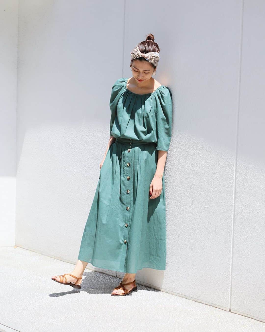 IENAさんのインスタグラム写真 - (IENAInstagram)「〜Essence for summer〜﻿ ﻿﻿ ﻿ IENAの夏のスタイルはほんのりオリエンタルなムードを取り入れた、シンプルでシックな大人の着こなし。﻿ ﻿ ﻿ 🌿key color🌿﻿ ﻿ ﻿✔︎ Dusty green﻿ ✔︎ Terracotta﻿ ✔︎ Camel﻿ ✔︎ French navy﻿ ✔︎ Écru﻿ ﻿ ﻿ 気になるアイテムはONLINESTOREでチェック❤︎﻿ ﻿ ﻿﻿ #iena﻿﻿ #summercolor﻿ #iena_summer﻿ #iena_frenchoriental」5月23日 17時02分 - iena_jp