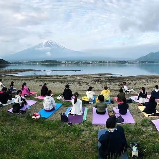 マンドゥカ 日本公式アカウントさんのインスタグラム写真 - (マンドゥカ 日本公式アカウントInstagram)「【世界遺産yoga 2019 MANDUKAレポート】世界遺産と音楽、そしてヨガ。5月18日(土)-19 日(日)に開催された世界遺産yoga@富士山・河口湖2019の様子をレポートいたします。 . . https://manduka.jp/event/sekaiisan-yoga-manduka-report/ . . #manduka #mandukajapan #マンドゥカ #ヨガ #yoga #世界遺産yoga #世界遺産ヨガ #富士山 #河口湖」5月23日 17時03分 - manduka_japan
