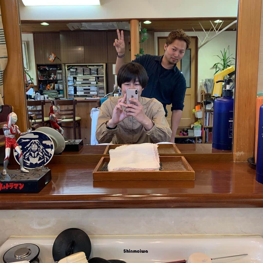 山脇充さんのインスタグラム写真 - (山脇充Instagram)「ヘアーのカラーをキレイに。 #ヘアーサロンASANO #長岡市中之島 #奥さんの先輩 #あさのさん #天パの気持ちわかってる #マーベル理美容師 #まじでいい色 #ナイスヘアー #おすすめ」5月23日 17時07分 - ninninyamayama