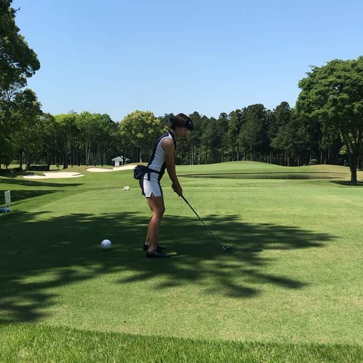 のインスタグラム：「今日はゆきのさんとポルシェコンペのイベントでニアピン対決しましたっ😆✨ *  最終9番のショートホール改修して、難しくなってました🥺🤲 * 室内にマカン😳✨ *  #ゴルフ#ポルシェ#golf#ニアピン#マカン」