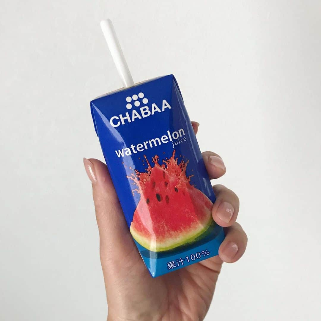 青山恭子さんのインスタグラム写真 - (青山恭子Instagram)「. スイカが食べたい🍉🍉🍉 そろそろ、そんな季節… . . . #chabaa #ウォーターメロンジュース #果汁100パーセント #これはこれで美味しいけど #スイカが食べたい #そろそろそんな季節 #🍉🍉🍉 #スイカ大好き」5月23日 17時28分 - aokyon27