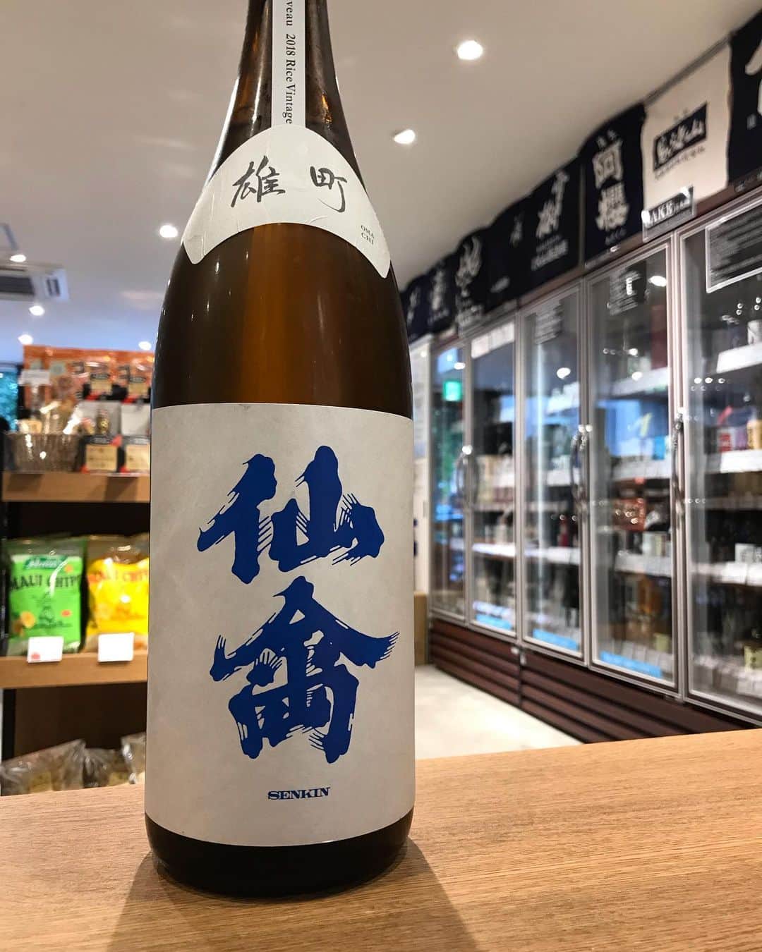 のインスタグラム：「【入荷情報】  栃木より 仙禽 クラシック 雄町が登場！  1800mlのみの入荷です。 #鈴木酒販神田店  #秋葉原万世橋を渡りすぐ」