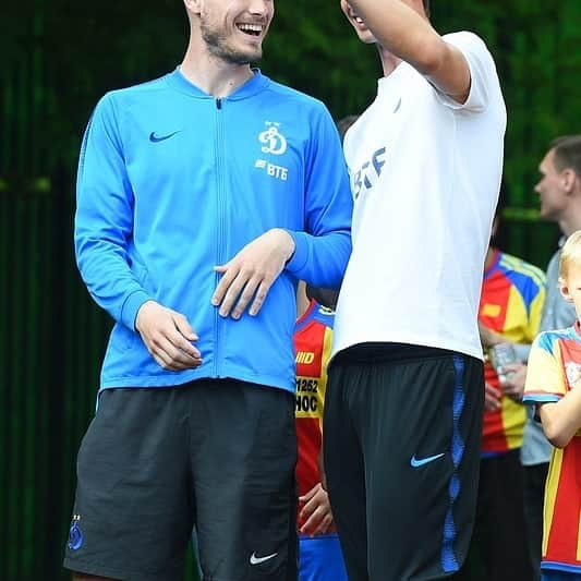 トニ・シュニッチさんのインスタグラム写真 - (トニ・シュニッチInstagram)「We had some fun with kids in school ⚽️⚽️⚽️」5月23日 17時37分 - sunkicaa