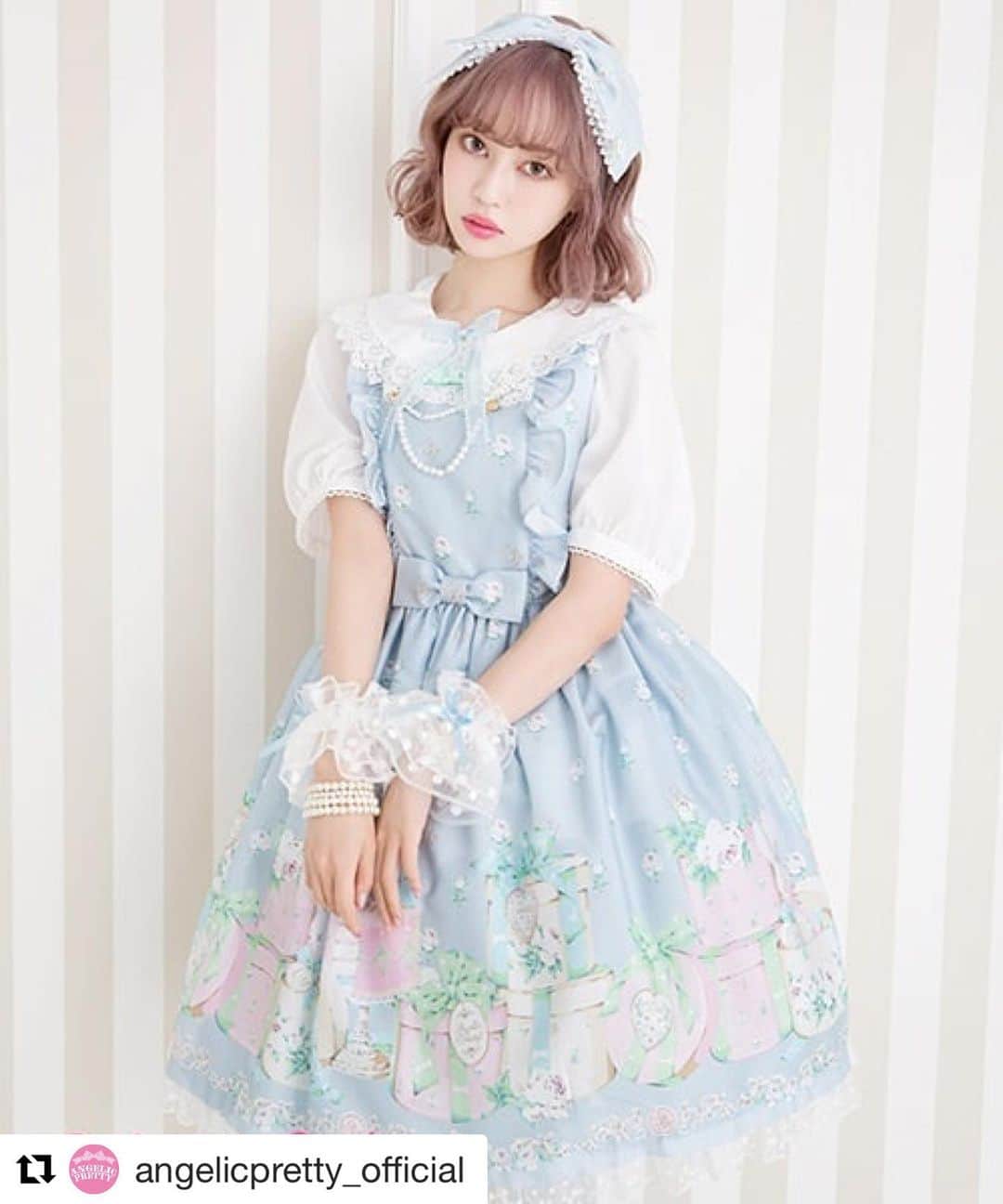 今井キラのインスタグラム：「テキスタイルを担当させていただいたAngelic Pretty×今井キラコラボ「Un Birthday」5/25(土)発売です♡﻿ ﻿ 🎂🎂🎂﻿ ﻿ #Repost @angelicpretty_official with @repostapp﻿ ・・・﻿ 今井キラ×AngelicPretty﻿ Un Birthdayシリーズ﻿ 5/25(土)販売スタート♥﻿ ﻿ プレゼントボックスに甘いケーキ﻿ お気に入りのぬいぐるみと約束の時間を迎えたら﻿ なんでもない日も特別になるの﻿ ﻿ Un Birthdayワンピース﻿ ￥32,184(税込) ﻿ Un Birthdayジャンパースカート﻿ ￥31,104(税込) ﻿ Un Birthdayカチューシャ﻿ ￥4,104(税込) ﻿ Un Birthdayオーバーニー﻿ ￥3,240(税込)﻿ ﻿ 全3色　ピンク、サックス、グレー﻿ ﻿ #angericpretty #lolitafashion #sweet #pretty #cute #japan #newarrivals #今井キラ」