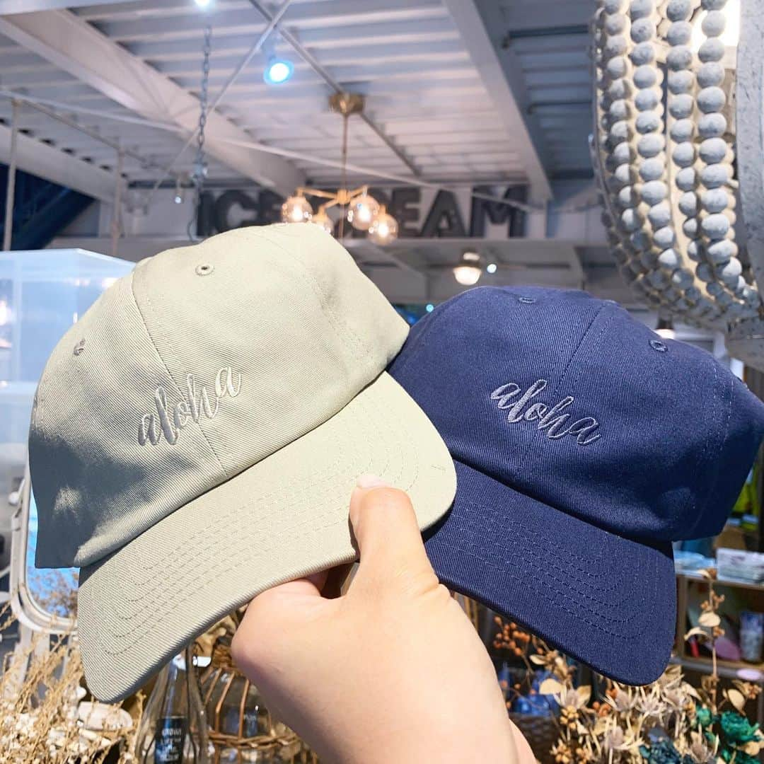 eight o eight さんのインスタグラム写真 - (eight o eight Instagram)「𖠁 . 𖠁 new aloha CAP . . beige navy . . お問い合わせが すごーく多い CAPは ハワイフェスにて 先行発売となり 完売する恐れもあります😌 . . 早めに見に来てね🧡 . . . #beach #sea #beachhouse #beachstyle #beachgirl #california #aloha#hawaii#アロハ #ビーチ雑貨 #ビーチハウス #ビーチスタイル #ビーチライフ #ハワイ#ハワイアン #ハワイ雑貨 #ビーチ雑貨 #カリフォルニア雑貨 #カリフォルニアライフ#カリフォルニアスタイル#雑貨#海 #海を感じる雑貨」5月23日 17時56分 - 808store