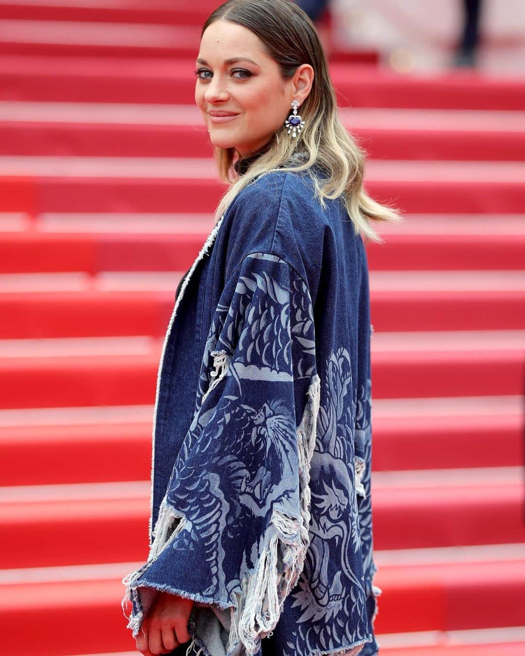 バルマンさんのインスタグラム写真 - (バルマンInstagram)「DRAGON DENIM At the 72nd Cannes Film Festival, @marioncotillard hit the red-carpet wearing #BALMAINPF19.  #BALMAINARMY #CANNES2019」5月23日 17時57分 - balmain