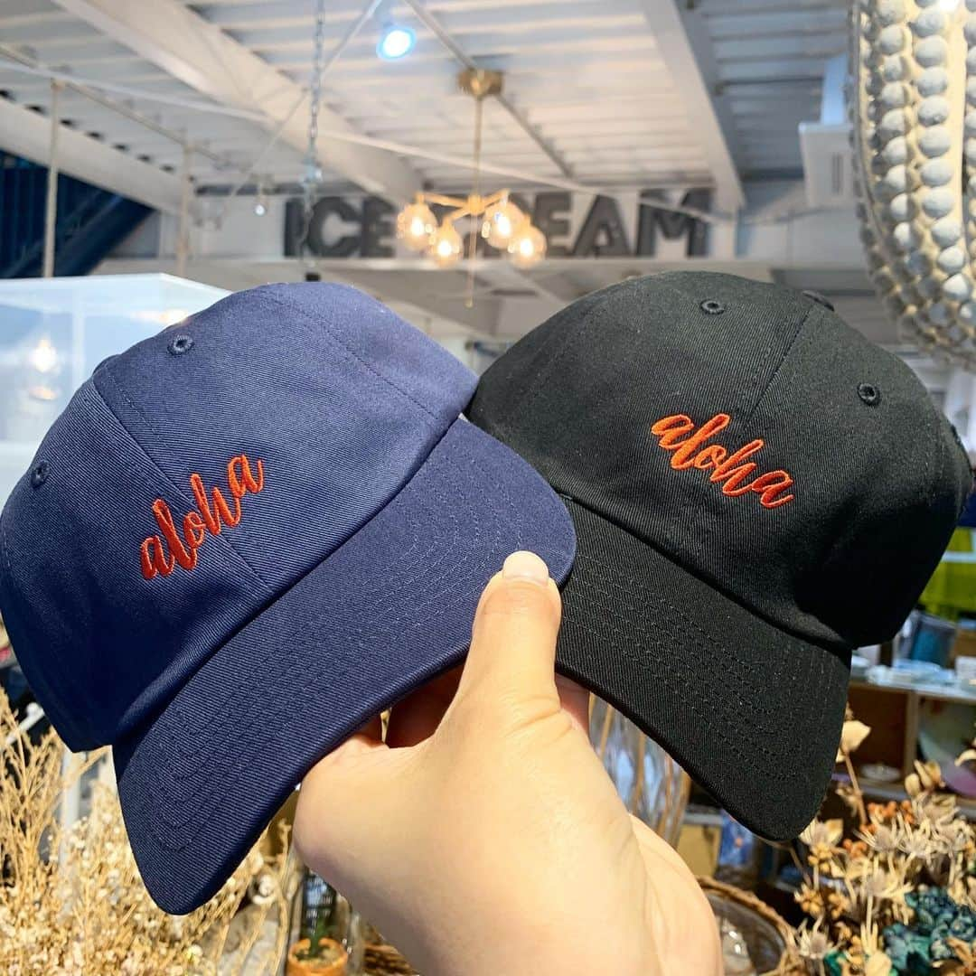 eight o eight さんのインスタグラム写真 - (eight o eight Instagram)「𖠁 . 𖠁 new aloha CAP . . navy×red black×red . . お問い合わせが すごーく多い CAPは ハワイフェスにて 先行発売となり 完売する恐れもあります😌 . . 早めに見に来てね🧡 . . . #beach #sea #beachhouse #beachstyle #beachgirl #california #aloha#hawaii#アロハ #ビーチ雑貨 #ビーチハウス #ビーチスタイル #ビーチライフ #ハワイ#ハワイアン #ハワイ雑貨 #ビーチ雑貨 #カリフォルニア雑貨 #カリフォルニアライフ#カリフォルニアスタイル#雑貨#海 #海を感じる雑貨」5月23日 17時58分 - 808store