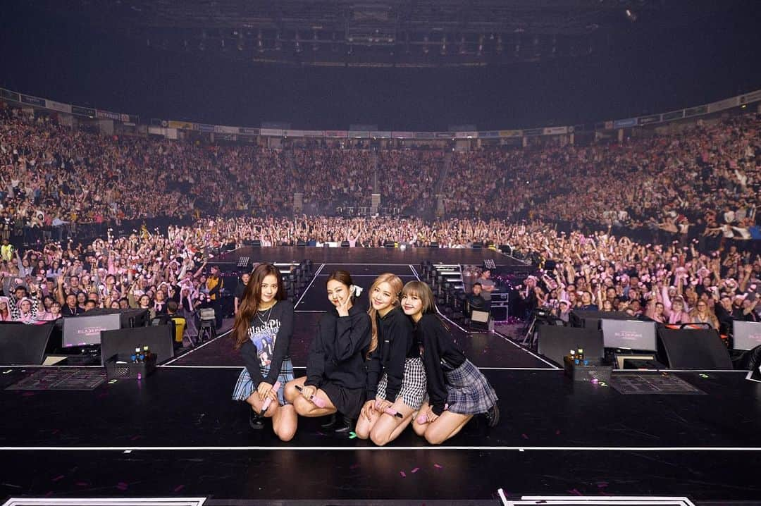 ジスさんのインスタグラム写真 - (ジスInstagram)「#blackpink2019worldtourwithkia  Thank you, England!! Thank you to all those who hosted us and came out to watch our shows🙏  We had such a wonderful time here and thank you all for being part of those memories!!🐰❣️Manchester and London we love you!  Please stay with us always🦋」5月23日 18時01分 - sooyaaa__