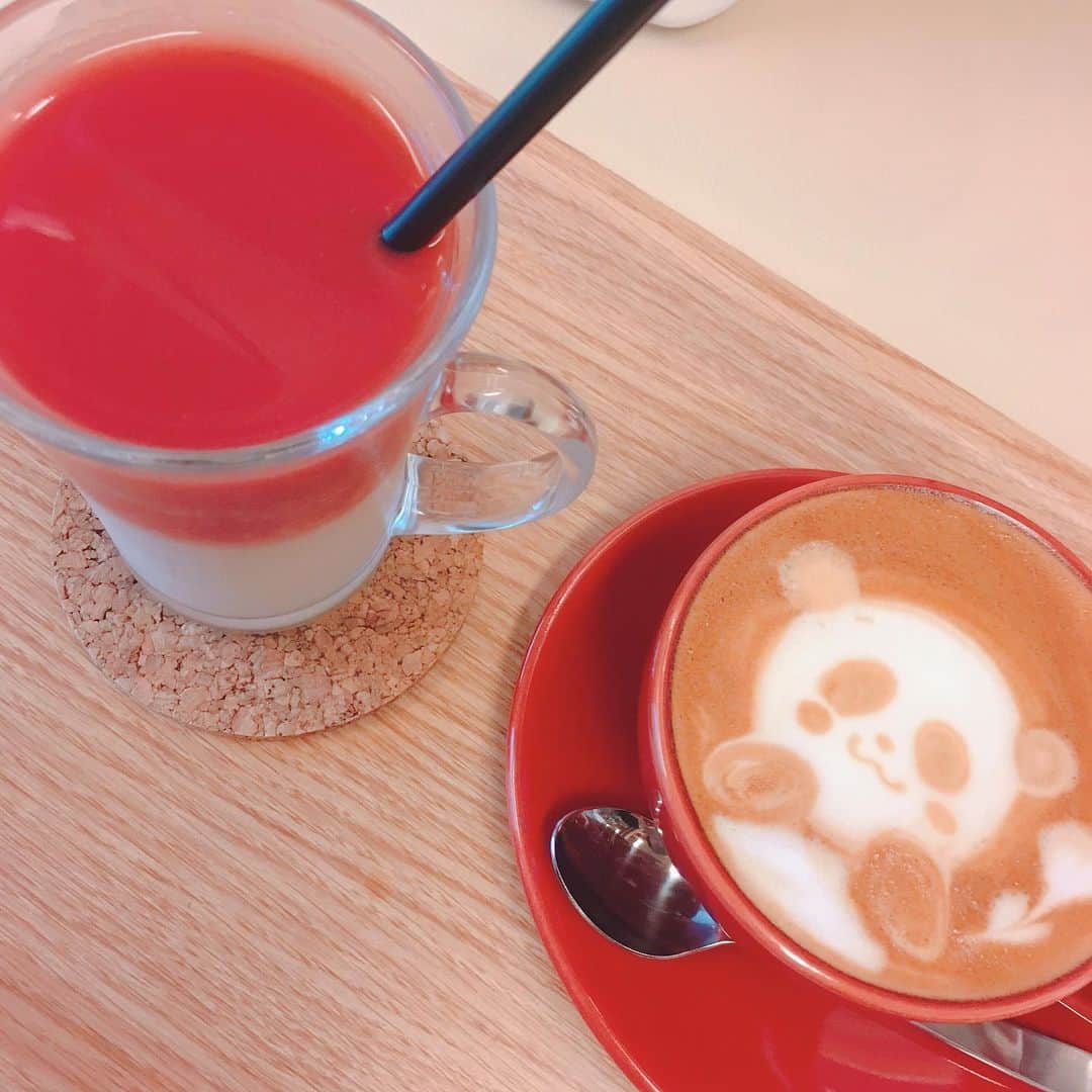 大湯みほさんのインスタグラム写真 - (大湯みほInstagram)「✨ひさしぶりの✨ほっこりターイム☕💕ひー♡とパンダ🐼 ・ #friend #cafe #twin #precioustime #panda #latteart #always #thankyou #smile #teatime」5月23日 18時08分 - nukazukemiho0320