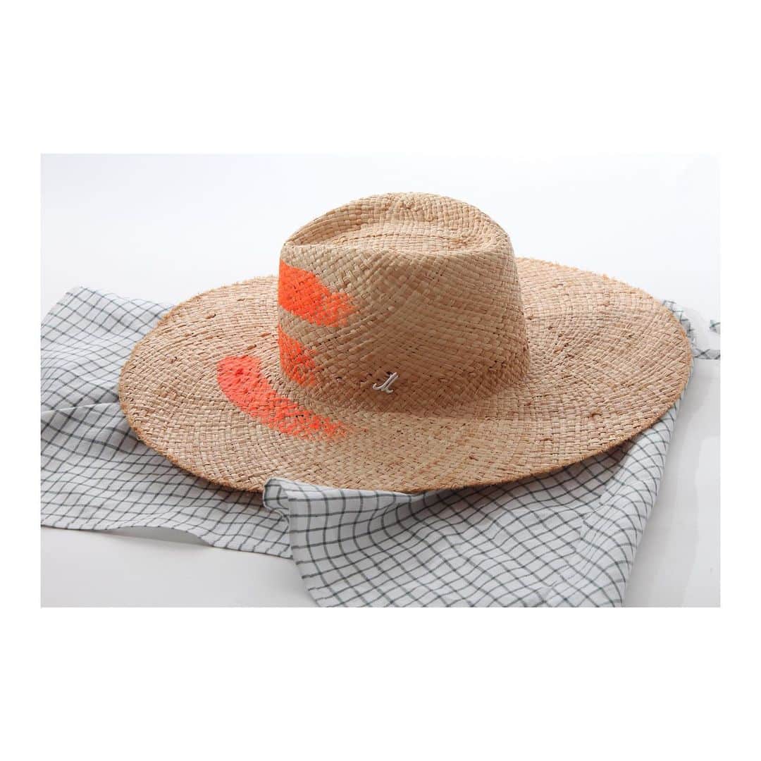 のインスタグラム：「Mühlbauer | #ss19 ▪️ 3 different shapes , 3 different colors - 1 material: #raffiastraw . These #hats are perfect for every day #summerwear in town, or for party and #poolside . It’s easy care - just avoid exposure to rain. So if you live in #austria may pack your bags (including your hat) and go to #ibiza 🌴☀️ #handmadefashion #vienna」
