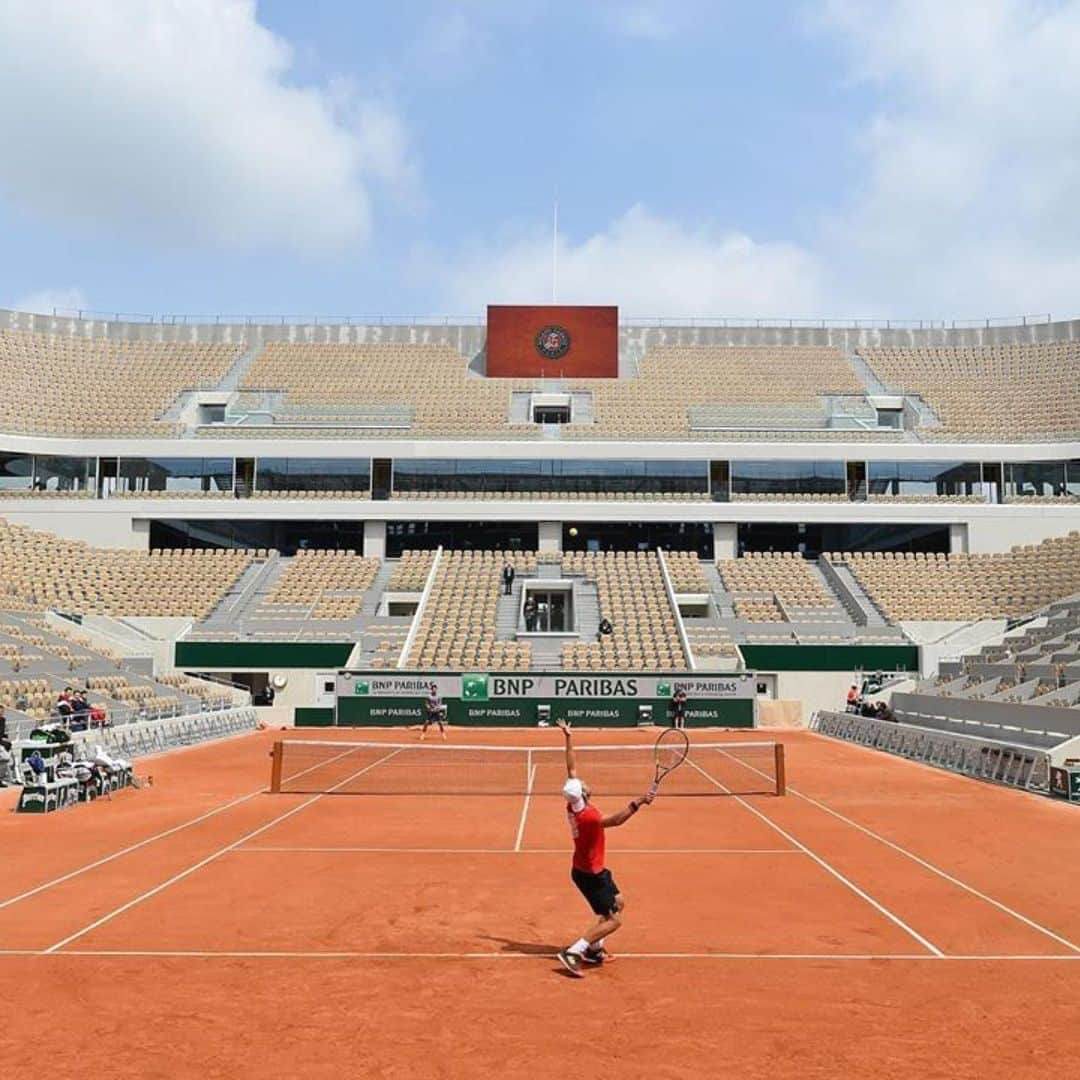 ATP World Tourさんのインスタグラム写真 - (ATP World TourInstagram)「Landed in Paris ✈️ . What’s your favourite thing about @rolandgarros? 🤔 #RG19」5月23日 18時27分 - atptour