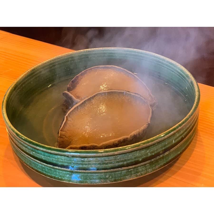 佐々木希さんのインスタグラム写真 - (佐々木希Instagram)「#日本料理たかむら 今回もスペシャリテの 比内地鶏の首皮包み焼きを食べられて本当に幸せ… 中には、内臓以外の全てをたたいたお肉が詰まっていて、皮も含め、あの食感が忘れられない🥺 またすぐに食べたい… が、そうもいかないので、 それまで楽しみに頑張ろっと。  #秋田旅 #大政絢 さん」5月23日 18時42分 - nozomisasaki_official