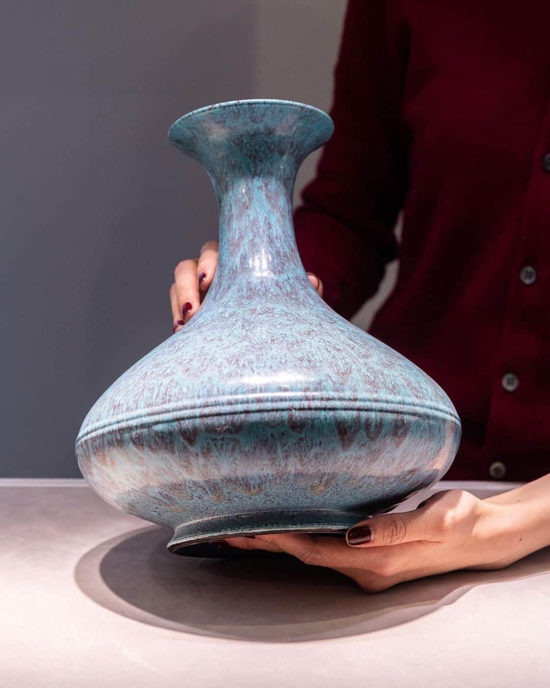 クリスティーズさんのインスタグラム写真 - (クリスティーズInstagram)「On view in Hong Kong: This vase is extremely rare for its low, pear-shaped body. . It took great skill and difficulty to make, as there was a high risk that the vase would misshapen during the firing process. .⠀ A rare robin’s egg-glazed pear-shaped vase, of the period 1723-1735. Estimate: HK$6,500,000-7,500,000.⠀ .⠀ The Baofang Pavilion Collection of Imperial Ceramics – 29 May at Christie's Hong Kong⠀ .⠀ @christiesasia #asianart #antiques #ceramics #porcelain #chineseart #chinesevase #asianworksofart #art #artwork」5月23日 18時47分 - christiesinc