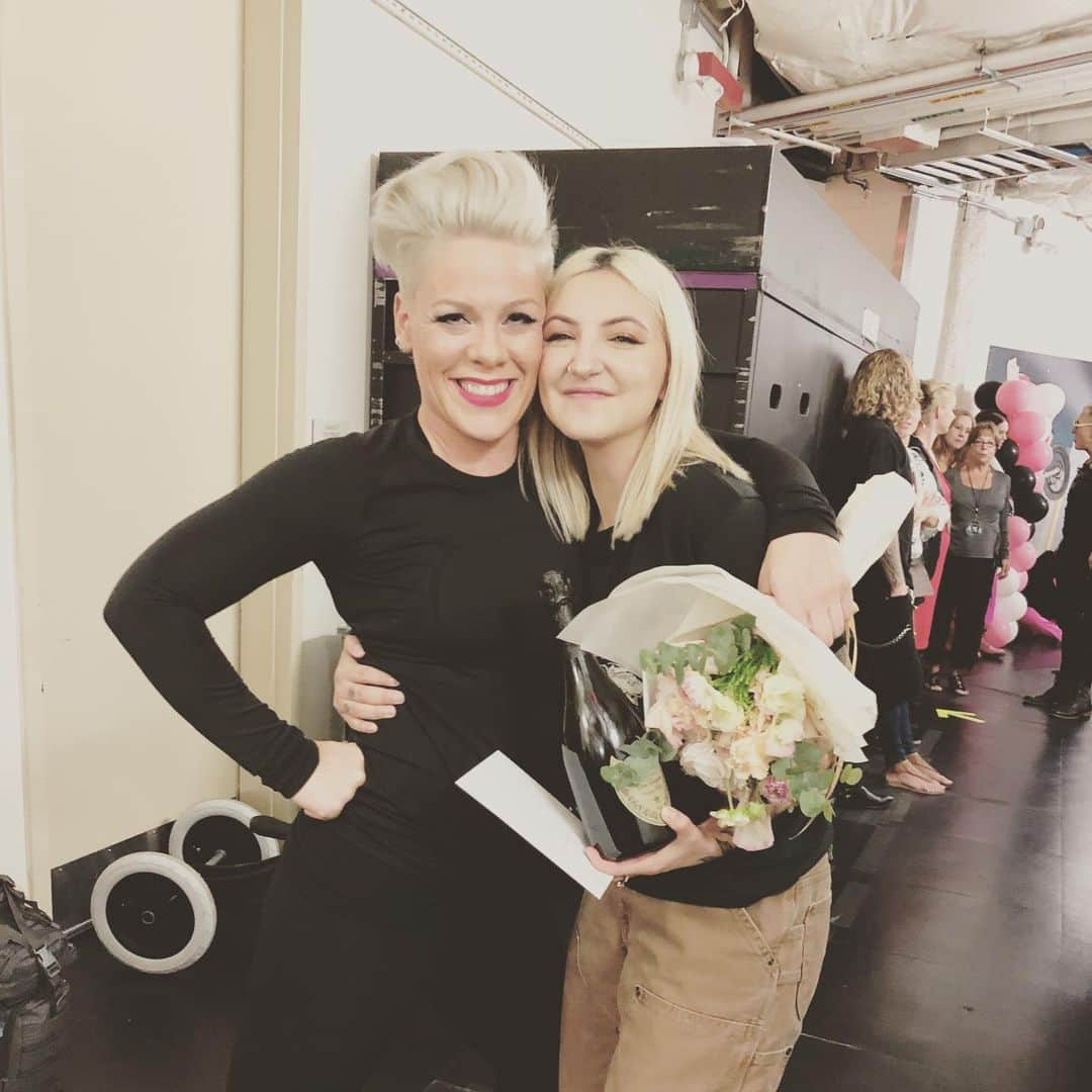 P!nk（ピンク）さんのインスタグラム写真 - (P!nk（ピンク）Instagram)「I love you Julia Michaels. You are a force to be reckoned with. Thank you for sharing in this adventure with us. Having written songs with you has made me a better songwriter. I absolutely adore you and everything you stand for. I can’t wait to watch you do everything you will do.」5月23日 18時48分 - pink