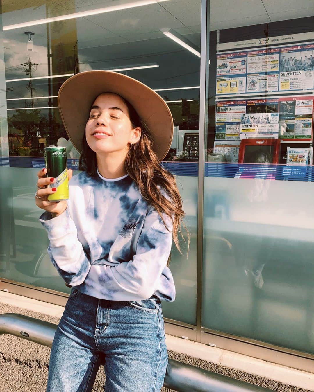 のインスタグラム：「エナジードリンクではない オーガニック炭酸飲料の @redbulljapan "オーガニックス・バイ・レッドブル"が 5/21(火)から全国のローソンで 購入できるようになりました👏🏼👏🏼🌼 ・ ・ エナジードリンクより 気軽に飲めるし 炭酸飲料好きにおススメ☺️💭 ・ ・ 今日みたいな暑い日は とくに美味しいはず🥰🥰 ・ 個人的にはレモン🍋がスキ❤️ ・ ・ #オーガニック #レッドブル  #エナジードリンクじゃないレッドブル」