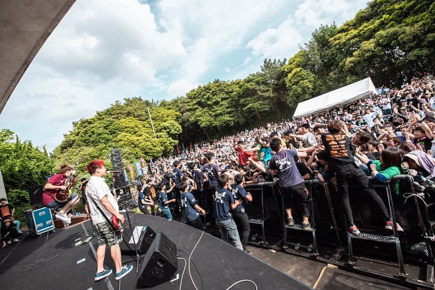 チフネシンゴさんのインスタグラム写真 - (チフネシンゴInstagram)「. "ONION ROCK FESTIVAL" 〜chiba de carnival 2019〜 . 2019.05.18(sat) DAY 1 . . ☀️☀️☀️ . . photo by @manaty49 . . #hotsquall #ホスコ #overarmthrow #pan #locofrank #radiots #good4nothing #オニオンロック #オニオンロックフェス #千葉 #rock #punk #band」5月23日 18時57分 - chikkun_hotsquall