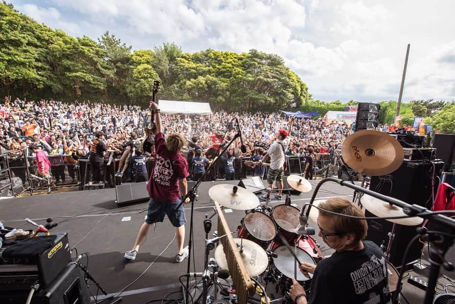 のインスタグラム：「. "ONION ROCK FESTIVAL" 〜chiba de carnival 2019〜 . 2019.05.18(sat) DAY 1 . . ☀️☀️☀️ . . photo by @manaty49 . . #hotsquall #ホスコ #overarmthrow #pan #locofrank #radiots #good4nothing #オニオンロック #オニオンロックフェス #千葉 #rock #punk #band」