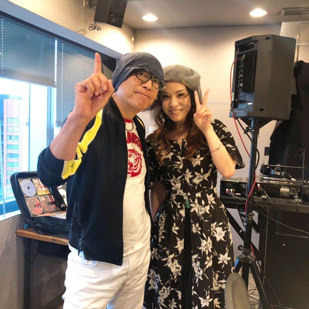 azumiのインスタグラム：「昨日のJ-WAVE『GROOVE  LINE』！もう20年間お世話になりっぱなしのピストン西沢さん！長年いつでも受け入れてくれて感謝しかないのです。昨日は「滅多に褒めない男と褒められ慣れてない女プレイ」が楽しかったです。また次のワイヨリカ20周年サプライズの時、お邪魔しまーす笑  そういえば、ピストンさんが夏休みの時に秀島史香と二人で3時間GROOVE  LINE生放送完走したなあ！ね、史香！  さて、明日はビューティフルサプライズ3の発表がありますよー！ @grooveline813  @hideshimafumika #jwave #grooveline #ピストン西沢  #wyolica #ワイヨリカ #wyolica20th #azumi_styling」