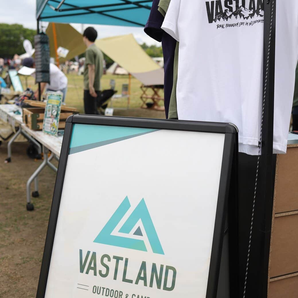 VASTLANDさんのインスタグラム写真 - (VASTLANDInstagram)「【VASTLAND×OUTDOORPARK2019 Report!!】 . .. 「アウトドアパーク2019」を終えて、出店レポートを公式サイト内にリリースしました。 ぜひ一度ご覧くださいませ！！ . ※お手数ですが、公式サイト（VASTLAND COLUMN）からご覧くださいませ。 . .. VASTLAND公式アカウントでのリポスト希望の方は【#VASTLANDリポート】を付けてVASTLAND製品をご投稿ください！ . .. #VASTLAND #ヴァストランド #アウトドアパーク #アウトドアパーク2019 #outdoorpark #outdoorpark2019 #キャンプ #camp #キャンプ好きな人と繋がりたい #キャンプギア #キャンプ道具 #キャンプ用品 #ソロキャンプ #デイキャンプ #ファミリーキャンプ #ファミキャン #グルキャン #ソロキャン #オートキャンプ #キャンプ女子 #キャンパー #キャンプ好き #キャンプしたい #万博公園 #万博記念公園」5月23日 19時00分 - vastland.jp