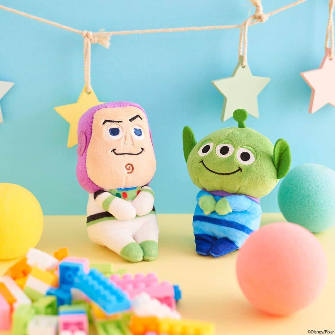 ちょっこりさん【公式】のインスタグラム：「#20190523 * 新居に到着！ 今日から新しいスタートだね。 これからも、よろしくね。 * #ちょっこりさん #引っ越し#新居#新生活 #ぬい撮り#ぬいぐるみ #chokkorisan#disney #takaratomyarts #ぬいぐるみと撮り隊 #disney写真部 #ちょっこりさん好きな人とつながりたい」
