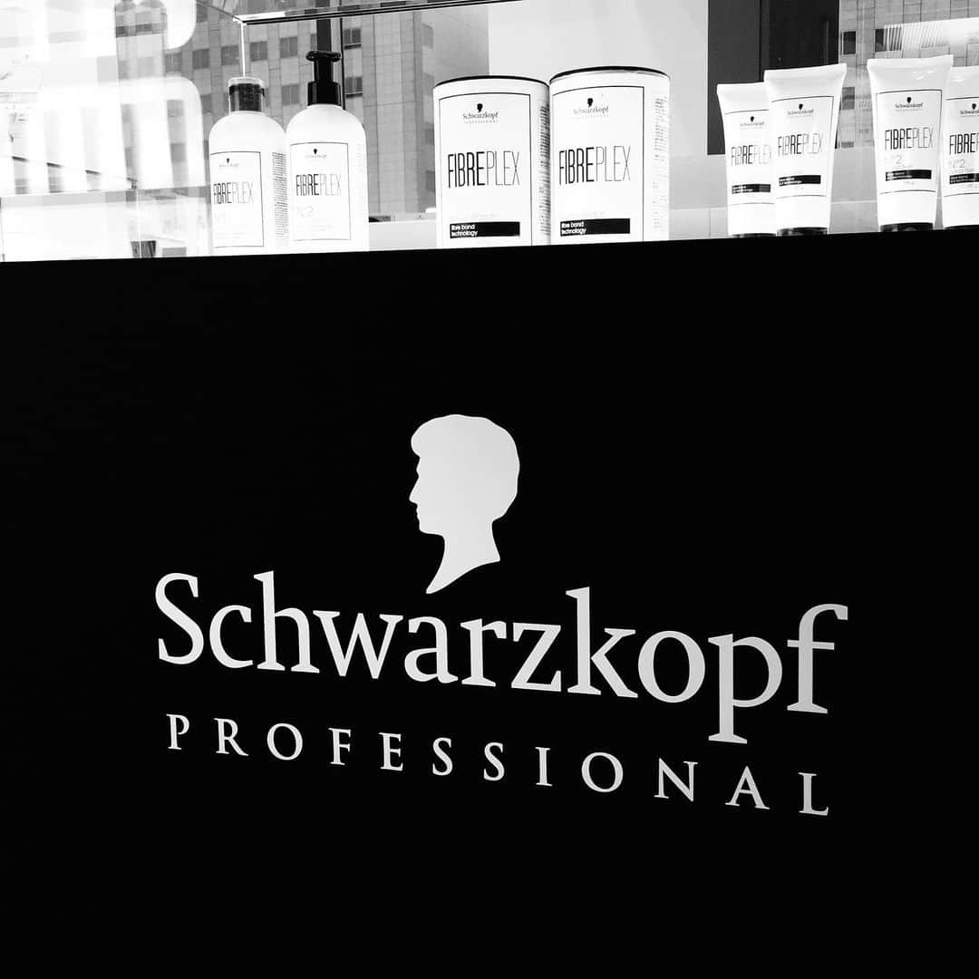 Schwarzkopf Professional Japanさんのインスタグラム写真 - (Schwarzkopf Professional JapanInstagram)「#fibreplex #ファイバープレックス #ブリーチ #ケアブリーチ #シュワルツコフ #schwarzkopf #schwarzkopfprofessional」5月23日 19時13分 - schwarzkopfjapan