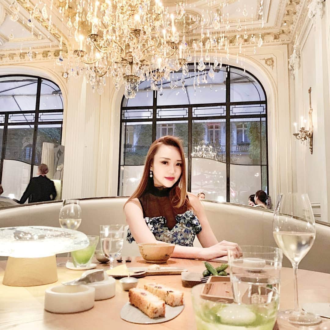 Nicole Chenのインスタグラム：「Started my birthday week! First Birthday Dinner at 3 michelin star restaurants birthday dinner! #happybirthday #birthday #michelinstar #3starmichelin #foodbloggers #foodie #food #luxury #lifestyle #lifestyleblogger #paris #france #fun #travel #nicolechentravels」