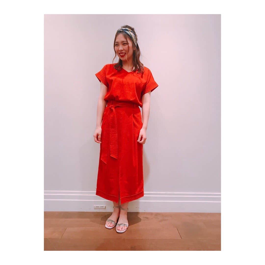 PerlePecheさんのインスタグラム写真 - (PerlePecheInstagram)「shop snap summer style ・ set up:¥15,120- no. 4095062207  sandal¥17,280→¥12,960(30%off) no. 4195117702 ・ tap to shop 🛒 ・ #perlepeche#ペルルペッシュ #styling#fashion#new #feminine#basic#casual」5月23日 19時21分 - perlepeche_official