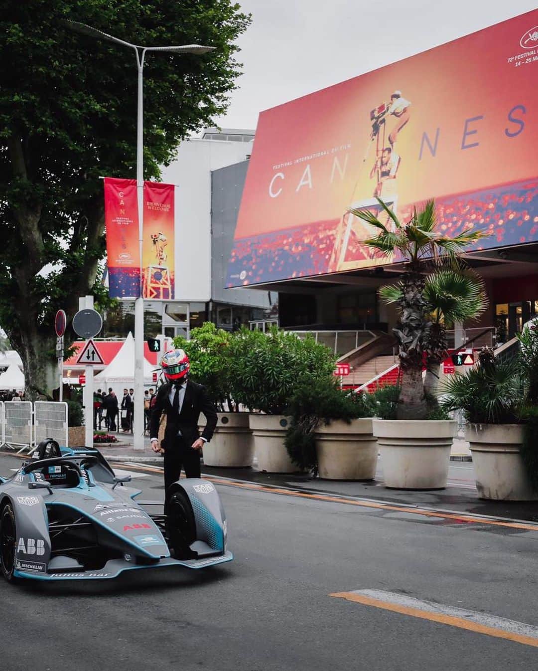 ジャン＝エリック・ベルニュさんのインスタグラム写真 - (ジャン＝エリック・ベルニュInstagram)「This morning we took over the streets of Cannes #AndWeGoGreen #Cannes2019 #ABBFormulaE」5月23日 19時17分 - jeanericvergne