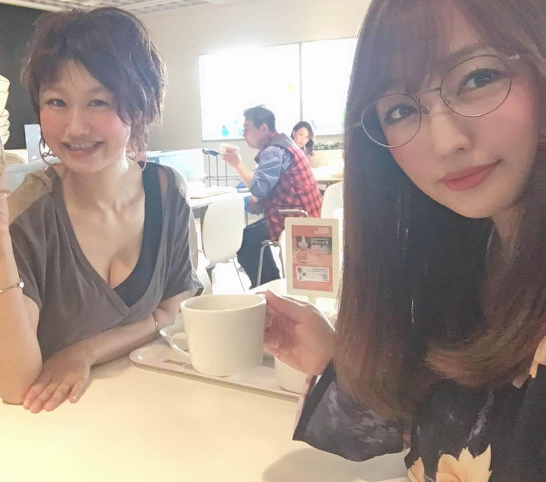 橋元優菜さんのインスタグラム写真 - (橋元優菜Instagram)「☆ 大好きなシェフのゆみちゃんとIKEAデート❤️ ゆみちゃんのセンス好きだー🤤 ☆ ☆ ステキなお誕生日プレゼントまで😭 ありがとうゆみちゃん💕 これからも末永くよろしくお願いします🙇‍♀️ ☆ ☆ #IKEA #北欧 #雑貨 #インテリア #石鹸 #シェフ #料理人 #美しすぎる料理人 #フェロモン #谷間 #眼鏡 #イケア #ドライブ #ガミラシークレット #オーガニック #贈り物  #japanese #asiangirls」5月23日 19時22分 - oosakayuu