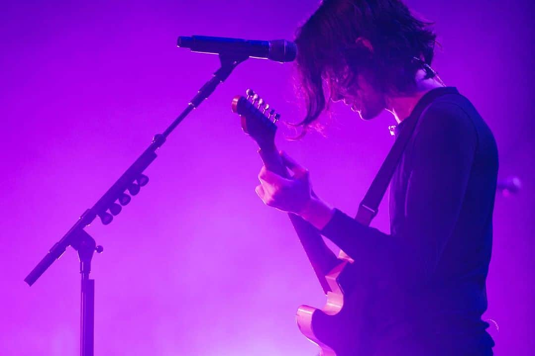 ジェームズ・ベイさんのインスタグラム写真 - (ジェームズ・ベイInstagram)「Wow, thank you London ♥️ Had such an amazing time at the Palladium last night. You sounded incredible! An extra thanks to @lewiscapaldi for slaying our version of Let It Go/Someone You Loved 🔥x 📷 @jpboardman」5月23日 19時31分 - jamesbaymusic