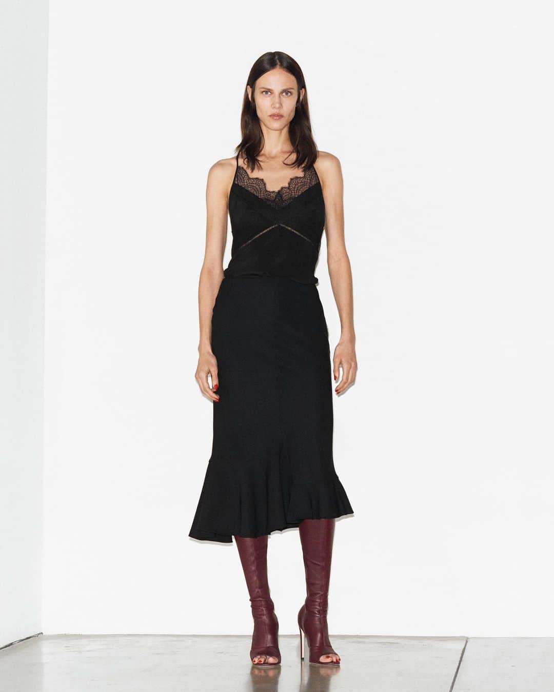 のインスタグラム：「My new lace cami top and frilled hem midi skirt. Discover #VBPreAW19 at the link in bio. x VB」