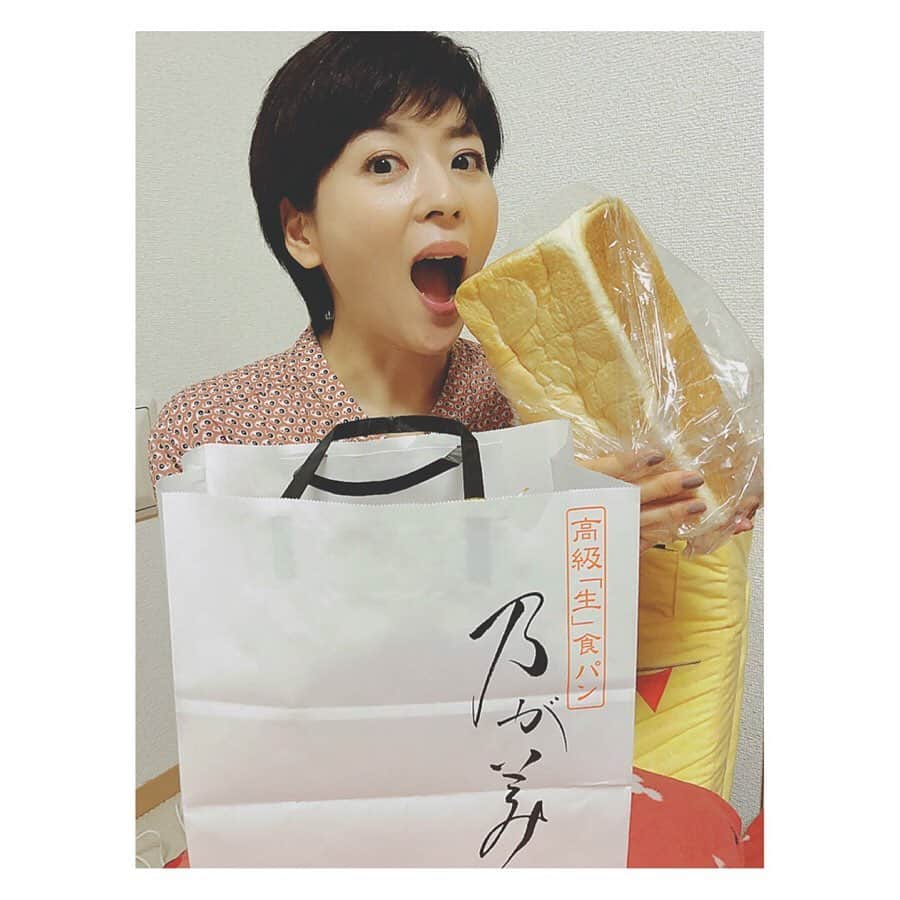 中山忍さんのインスタグラム写真 - (中山忍Instagram)「爽やかな香りのれもんジャム🍋 ふわふわもちもちの生食パン🍞とよく合います〜❣️ 阪上社長、ありがとうございました😊 #乃が美 #生食パン #こだわりジャムセット#季節限定#れもん#お気に入り」5月23日 19時36分 - _shinobu_nakayama_