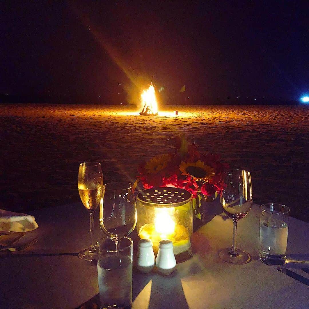 久保杏奈さんのインスタグラム写真 - (久保杏奈Instagram)「private BBQ on the beach✨ * * #diner#bbq#beach#private #romantic#danang ##fourseasons #birthdaytrip」5月23日 19時46分 - ___iam_anna___