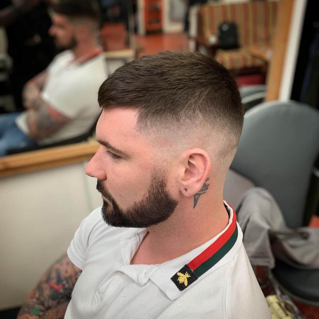 のインスタグラム：「Skin fade and a beard tidy up for Sam, thanks mate. 💎」