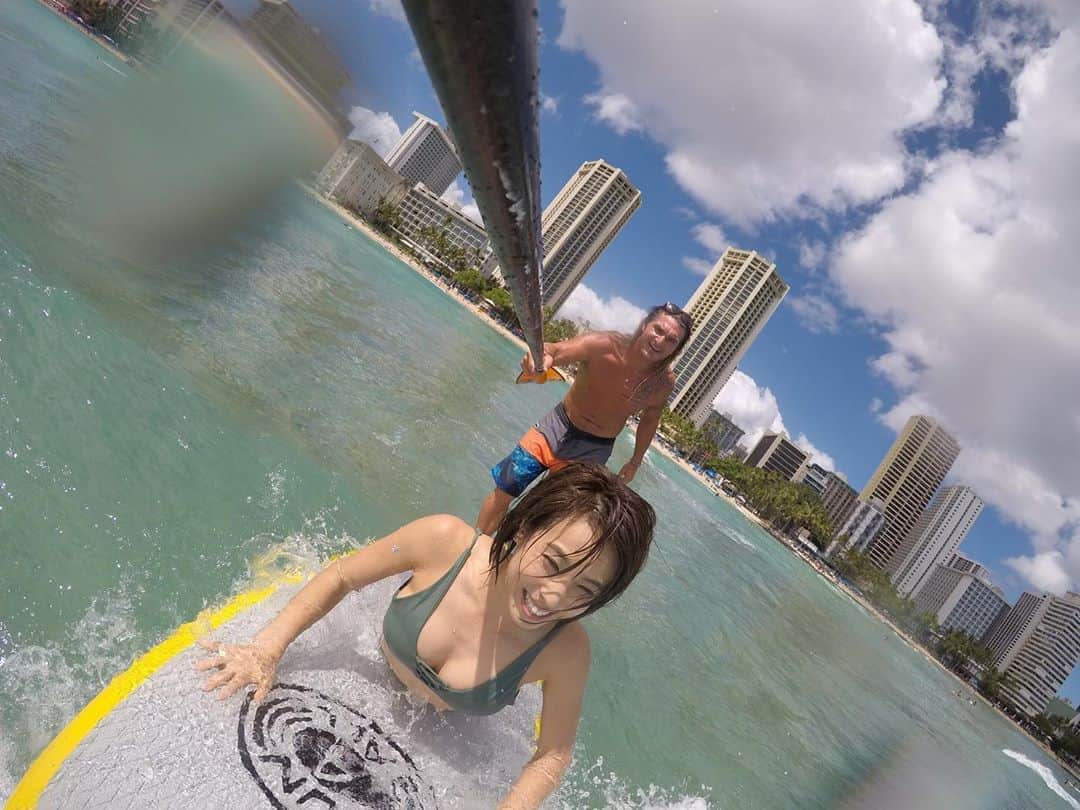 犬童美乃梨さんのインスタグラム写真 - (犬童美乃梨Instagram)「楽しすぎる、たまんない！🏄‍♀️🏄‍♀️🏄‍♀️ . . #hawaii  #japanesegirl  #surfing #surfgirl  #ハワイ #撮影 #グラビア #dayoff」5月23日 20時04分 - minudo