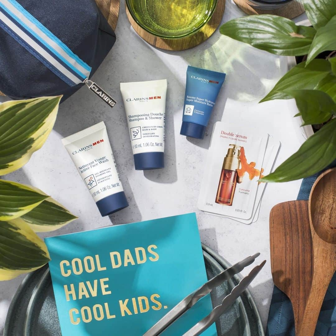 ClarinsUKさんのインスタグラム写真 - (ClarinsUKInstagram)「Stuck on what to get Dad on Father's Day? Spend £55+ online and receive a complimentary ClarinsMen essentials kit. Use code: HISDAY at checkout. Offer available online only.  #ClarinsMen #FathersDay 💙」5月23日 20時01分 - clarinsuk