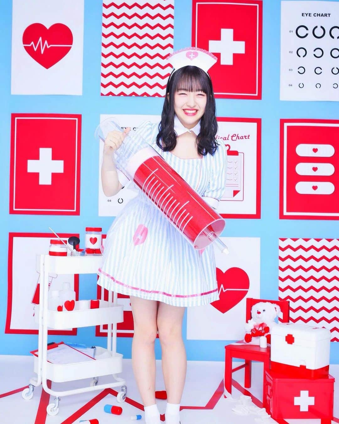 田島芽瑠さんのインスタグラム写真 - (田島芽瑠Instagram)「みんな、笑顔にな〜れ❤❤ #nurse💉 #ナース #生写真 #オフショット #nurse  #コスプレ #cosplay」5月23日 20時09分 - meru_chan_official