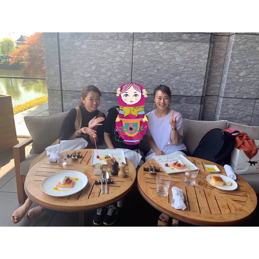 のインスタグラム：「* お誕生日のお祝いして、してもらったよ🥳🎂🎉👏 * パレスホテルで、グランドキッチンからの、プリヴェでアフターヌーンティーまで🤣🤣🤣大好きなとんちゃんとダロさんと🤣 * よく食べ よく喋り よく笑ったーーーーーーーー！ * 🍰🧁🍩🍪🍭☕️ * 37歳にレベルアップしたから、心の広いイケてる大人になりたいな！」