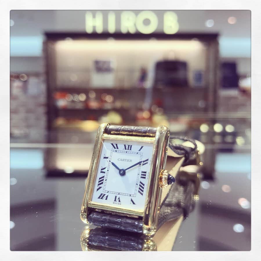 HIROBさんのインスタグラム写真 - (HIROBInstagram)「【HIROB札幌店】﻿ Vintage Cartier TANK ﻿ 人気のTANK LCが入荷しております。﻿ ﻿ 5月24日（金）〜5月28日（火）の期間中に﻿ レザーベルトのvintage watchをご購入で、﻿ ベルト1本プレゼントのイベントを﻿ 開催しております。﻿ ﻿ ﻿  お問い合わせはHIROB札幌店まで。﻿ 011-209-5119﻿ #Antique﻿﻿ #アンティーク﻿﻿ #vintage﻿﻿ #ヴィンテージ﻿﻿ #fashionista﻿﻿ #instagood﻿﻿ #OOTD﻿﻿ #love﻿﻿ #YOLO﻿﻿ #accessories﻿﻿ #アクセサリー﻿﻿ #Fashion﻿﻿ #時計﻿﻿ #腕時計﻿﻿ #watch﻿﻿ #自分へのご褒美﻿﻿ #baycrews﻿﻿ #hirob﻿﻿ #ヒロブ札幌﻿﻿ #札幌ステラプレイス﻿﻿ #stellarplace﻿﻿ #ステラプレイス﻿﻿ #北海道﻿﻿ #hokkaido﻿﻿ #札幌﻿﻿ #sapporo ﻿﻿ #vintageCartier﻿ #tanklc #vintagecartiertank」5月23日 20時18分 - hirob.jp