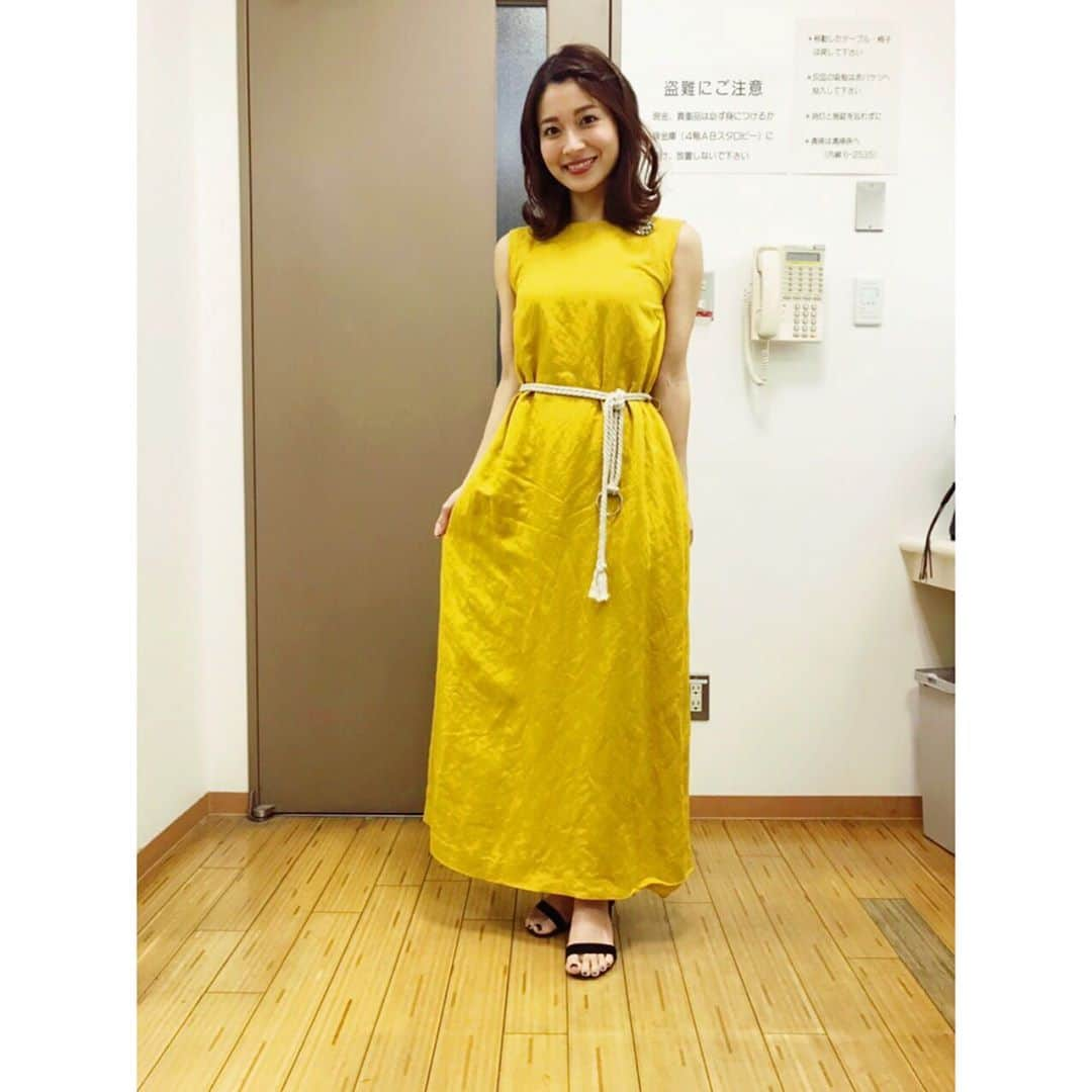 山本里菜さんのインスタグラム写真 - (山本里菜Instagram)「. 爆報の収録でした♬ . . ステキなブローチを付けていただきましたよ💛 . ワンピース→C＋ . #衣装 #爆報theフライデー  #ブローチ #黄色 #ヘアアレンジ」5月23日 20時39分 - rinayamamoto_0622