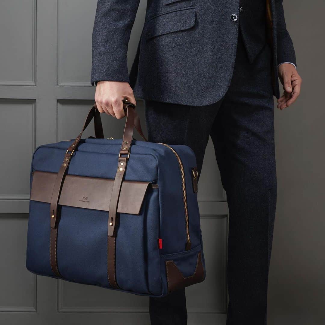 ジョンチャップマンのインスタグラム：「The Helmsdale #holdall perfect #fathersday #giftideas now available 10% #promotion #bags #luggage #menswear #mensstyle #menstyle #mensfashion #canvas #madeinengland #handcrafted」