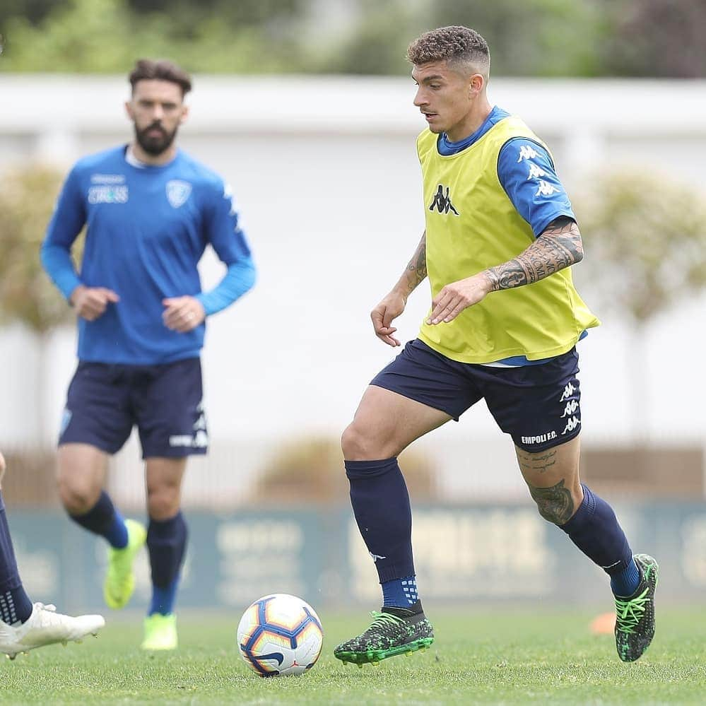 エンポリFCさんのインスタグラム写真 - (エンポリFCInstagram)「Azzurri al lavoro questa mattina; domani di nuovo in campo, sabato l'ultima seduta prima di #InterEmpoli 📸」5月23日 20時44分 - empoli_fc_official