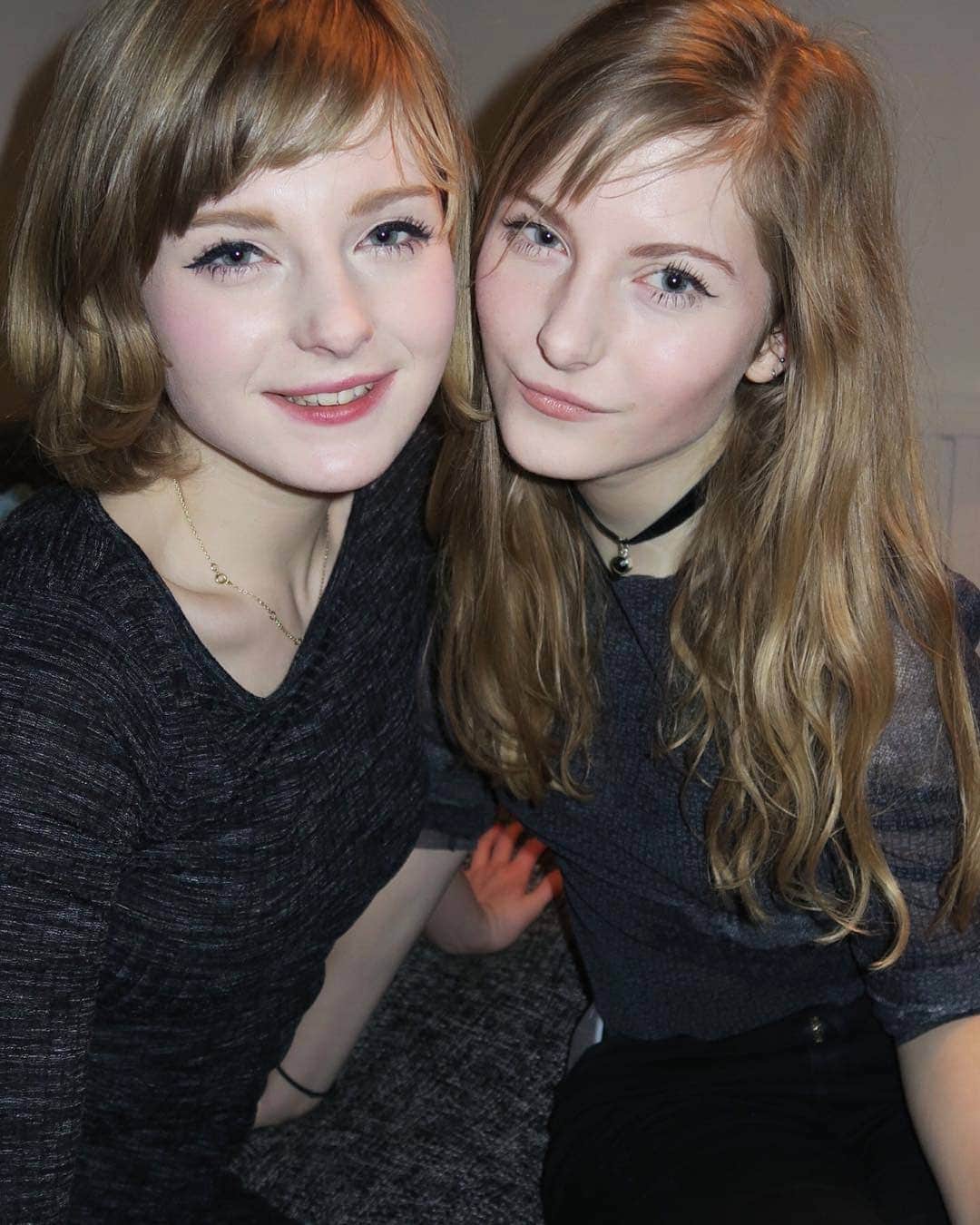 Ella Freyaのインスタグラム：「Sister love ❤ #oldpicture #missyou #twins」