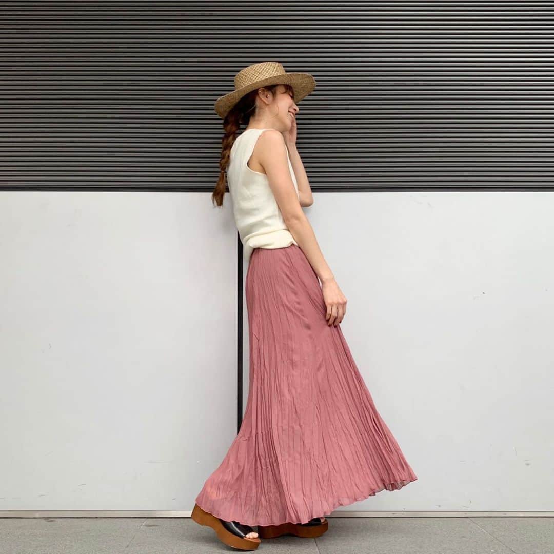 ungrid_minamiのインスタグラム：「. 🚩おしらせ あしたから27日まで アミュプラザ博多ではJQ10%offに合わせて イベントもりだくさん。💓 是非見に来てくださいね✨✨ お待ちしております！！ . @ungrid_official #Ungrid#アミュプラザ博多」