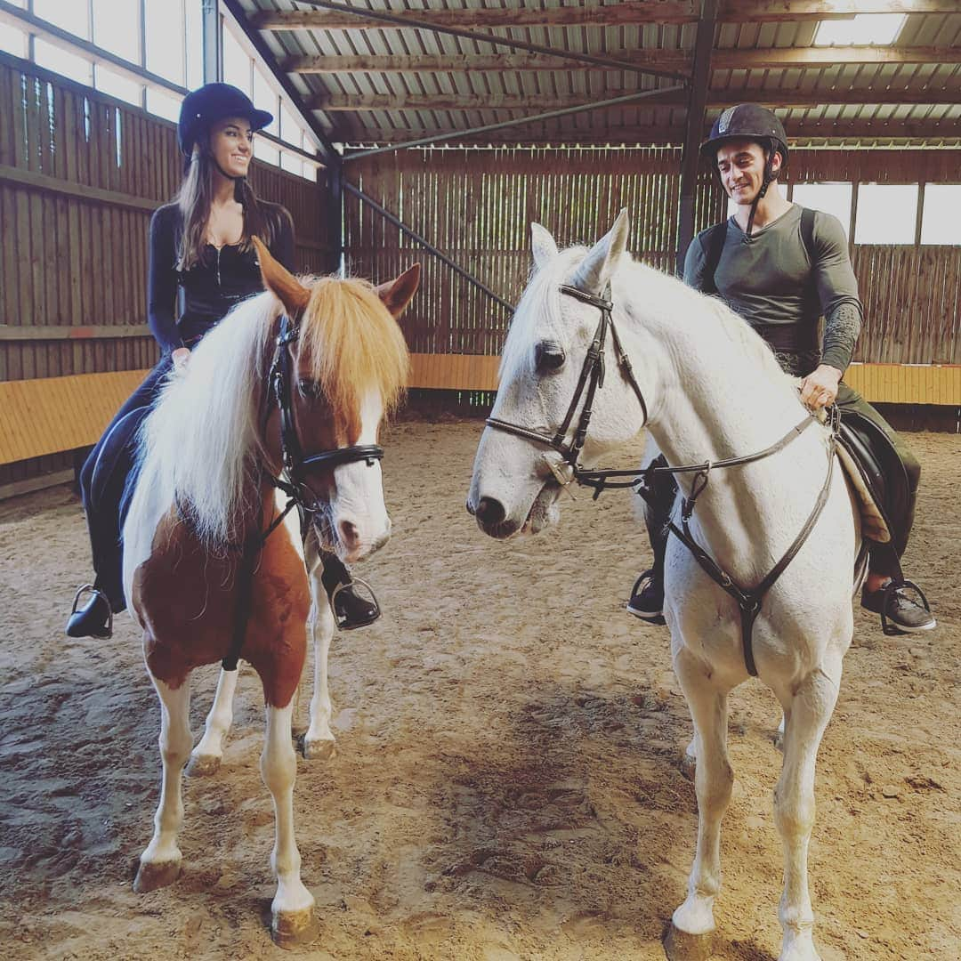 マリアン・ドラグレスクさんのインスタグラム写真 - (マリアン・ドラグレスクInstagram)「Lady and the Tramp 😁 #horseacademyotopeni #love #horses #gymlife #gymnastics #dragulescu #amd #groot 🤗😊」5月23日 20時59分 - mariandragulescu