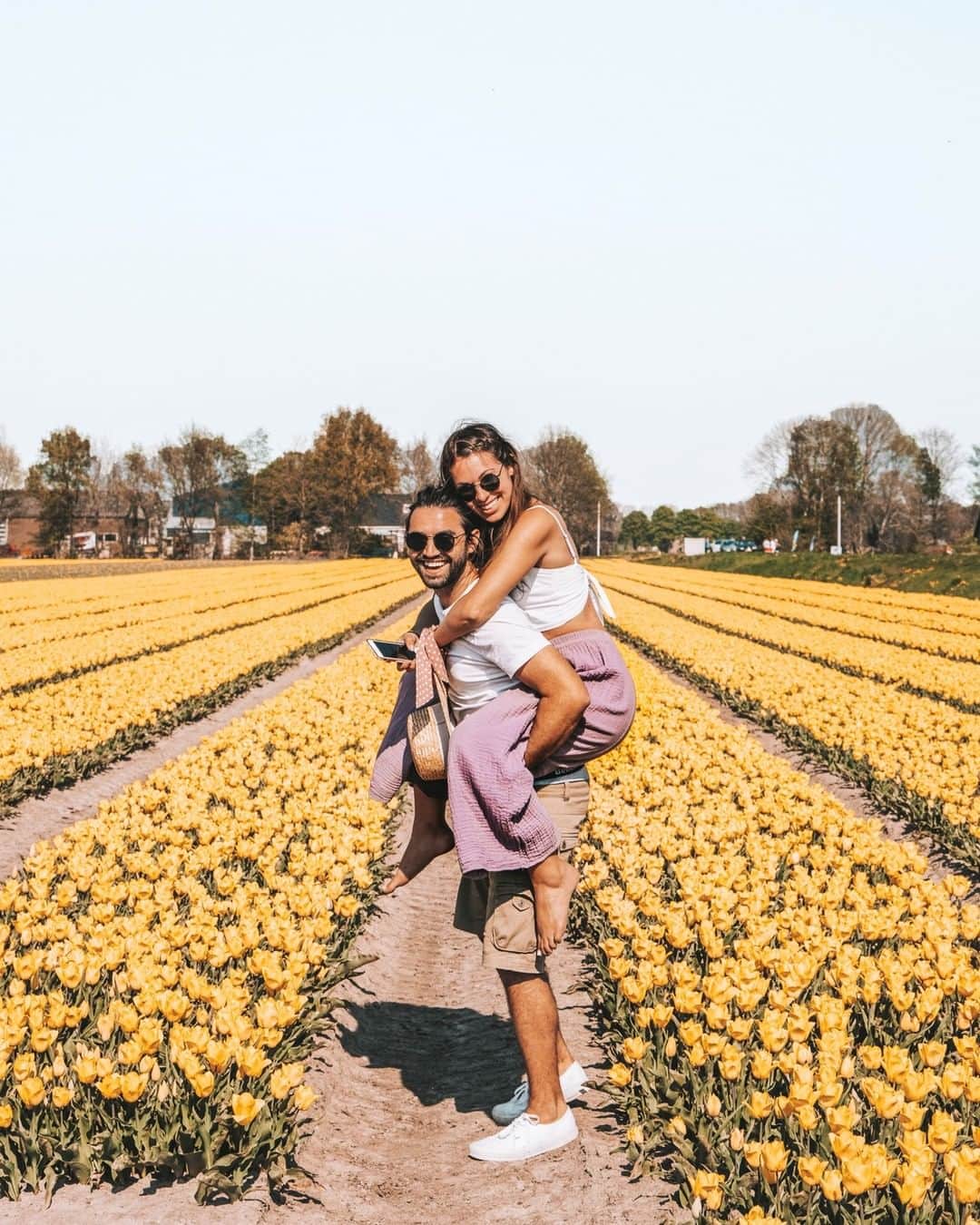 Kapten & Sonさんのインスタグラム写真 - (Kapten & SonInstagram)「#travelthurday in Lisse - found those beautiful tulip fields in the Netherlands! 💐 In order to see the endless colorful bulb fields many people visit Holland in spring. One of the best places to see tulip fields in the Netherlands is the area around Lisse! ✨  Have you already biked though the tulip fields? 🚲@backpackwithme found perfect yellow tulips! 🌷 #bekapten #kaptenandson⠀ .⠀ .⠀ .⠀ t#netherlands #holland #tulips #instatravel #travellife #passionpassport #aroundtheworld #travelblogger #travellover #wanderlus」5月23日 21時00分 - kaptenandson