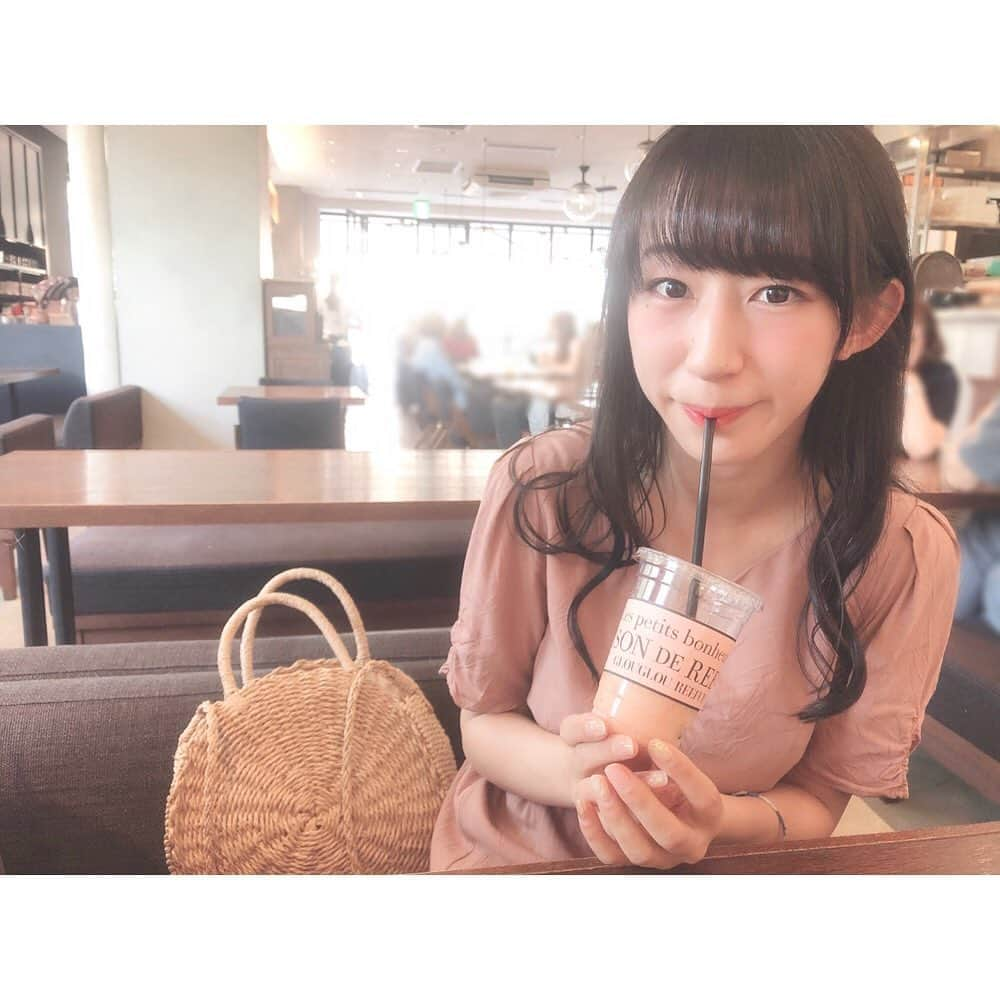 やっこさんのインスタグラム写真 - (やっこInstagram)「💓﻿ ﻿﻿ ﻿﻿ ﻿﻿ ﻿﻿ ﻿﻿ ﻿﻿ こんばんは！﻿ ﻿﻿ 洗濯物がガンガン乾く季節になって﻿﻿ ご機嫌のわたしです！！！！！﻿✌️﻿ ﻿﻿ ﻿﻿ ﻿﻿ 今日は展示会に行ってきたので、﻿﻿ またお洋服や写真など載せますね〜🤳﻿﻿ ﻿﻿ たまたま入ったMAISON DE REEFURの﻿ カフェが﻿めーっちゃ可愛かった♡﻿ 雑貨とかも好きでよく見てたので﻿ 今度お買い物いこっと☺️﻿ ﻿﻿ ﻿﻿ ﻿﻿ ﻿﻿ 今週は福岡に行くよ！﻿ 福岡の皆さん待っててね〜！！！🌟﻿﻿ ﻿﻿ 次の週は愛媛に…🍊﻿﻿ 最近めちゃくちゃ遠征させてもらってて﻿﻿ とっても幸せです！！！﻿﻿ ﻿﻿ いろんな場所でいろんな人に会えるといいなぁ☺️﻿﻿ ﻿﻿ ﻿﻿ ﻿﻿ ﻿﻿ ﻿﻿ ﻿﻿ ﻿﻿ ﻿﻿ #やっこ #yakko #代官山カフェ #カフェ #代官山ランチ #スムージー #メゾンドリーファー代官山 #メゾンドリーファー #mesondereefur﻿ #ワンピース #fint #バック (153B) #isntshe @isntshe_official #サークルバック #カゴバッグ #くすみピンク #夏コーデ」5月23日 21時07分 - yakko928