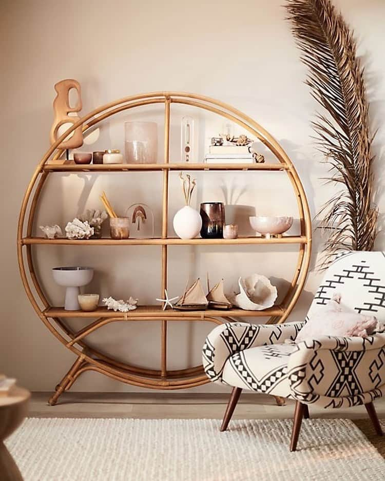 Anthropologieさんのインスタグラム写真 - (AnthropologieInstagram)「Round out your room with up to 30% OFF furniture, décor, and bedding 🏠 (link in profile to shop)」5月23日 21時11分 - anthropologie